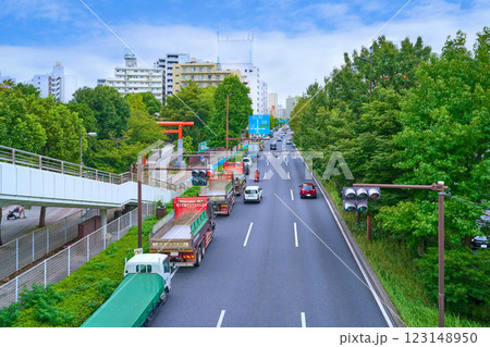 神奈川県川崎市川崎区の川崎ハローブリッジ付近から北側の眺望(第一京浜,稲毛神社大鳥居,上り車線など) 神奈川県川崎市川崎区の川崎ハローブリッジ付近から北側の眺望(第一京浜,稲毛神社大鳥居,上り車線など) 123148950