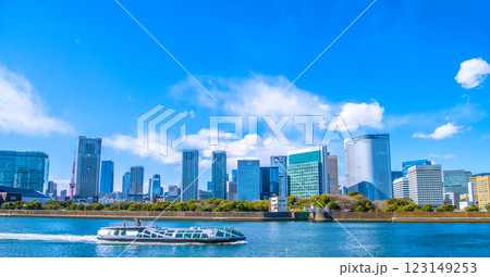 日本の東京都市景観 新風景。汐留のビル群やエメラルダスなどを望む。左奥に東京タワーや麻布台 日本の東京都市景観 新風景。汐留のビル群やエメラルダスなどを望む。左奥に東京タワーや麻布台 123149253