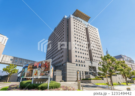鹿児島県鹿児島市　快晴の鹿児島県庁 123149442