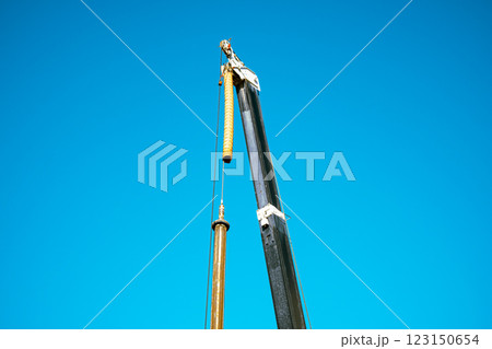 青空に伸びる重機のアーム ライトカラー 青空に伸びる重機のアーム ライトカラー 123150654