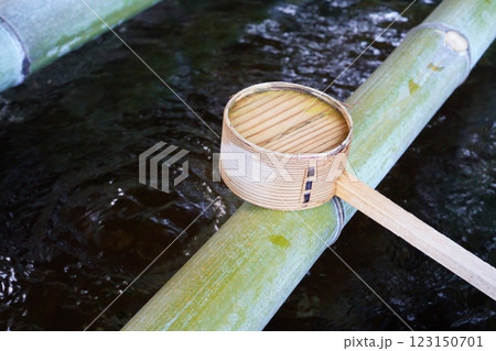 神社の柄杓 123150701