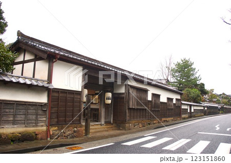 松江の町並み 塩見縄手(旧武家屋敷)の風景 旧武家屋敷 松江の町並み 塩見縄手(旧武家屋敷)の風景 旧武家屋敷 123151860