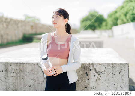 スポーツウェアの女性 スポーツウェアの女性 123151907