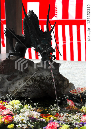 神奈川:出雲大社相模分祠の花手水 神奈川:出雲大社相模分祠の花手水 123152310