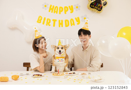 A young couple preparing for their dog's birthday party 123152843