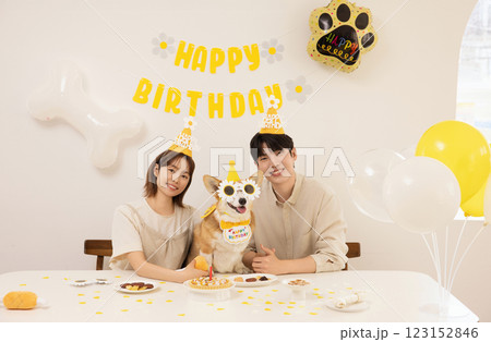 A young couple preparing for their dog's birthday party 123152846