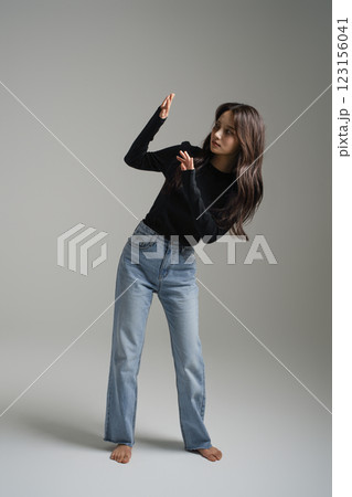 A woman in her 20s avoiding people due to depression 123156041