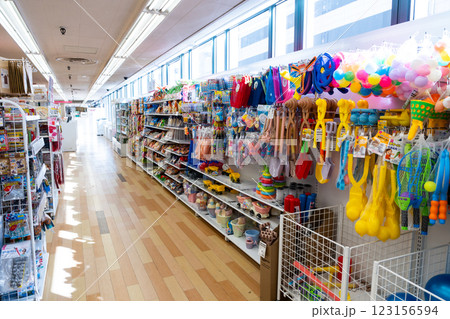 ダイソー調布とうきゅう店のおもちゃ売り場 東京都調布市小島町 ダイソー調布とうきゅう店のおもちゃ売り場 東京都調布市小島町 123156594