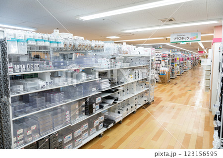 ダイソー調布とうきゅう店でショッピング　東京都調布市小島町 123156595