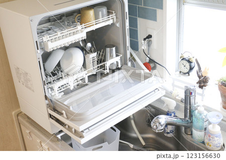 食洗機の画僧 家事のイメージ素材 食洗機の画僧 家事のイメージ素材 123156630