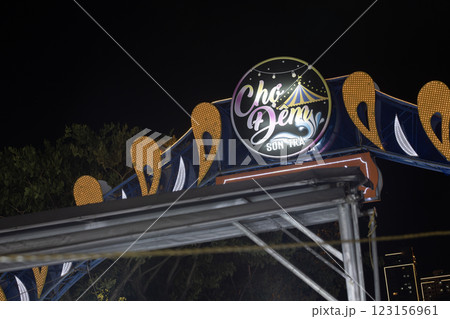 the entrance of Son Tra Night Martket. it is one of biggest night market in Da Nang. 123156961