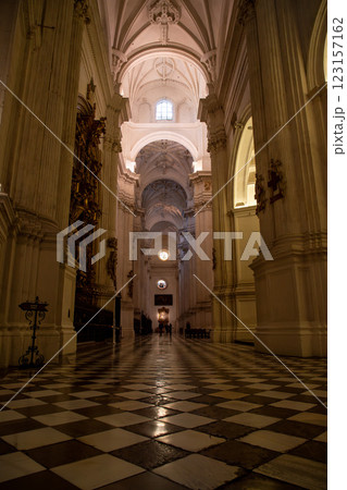 大聖堂の回廊 – グラナダ大聖堂 大聖堂の回廊 – グラナダ大聖堂 123157162