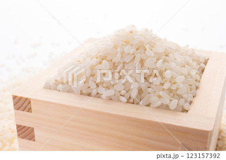 升に入っている米 123157392