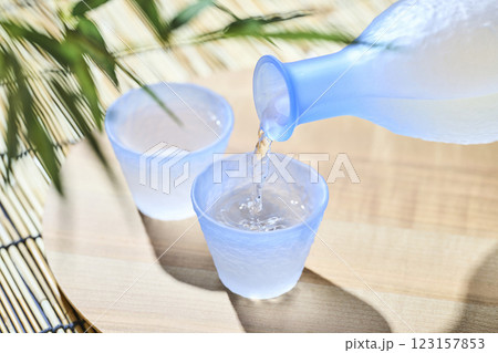 日本酒のイメージ　夏　冷酒 123157853