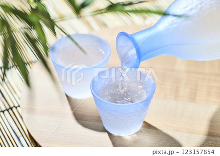 日本酒のイメージ 夏 冷酒 日本酒のイメージ 夏 冷酒 123157854