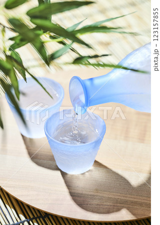 日本酒のイメージ　夏　冷酒 123157855