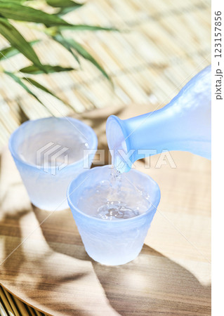 日本酒のイメージ　夏　冷酒 123157856