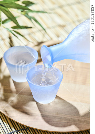 日本酒のイメージ　夏　冷酒 123157857