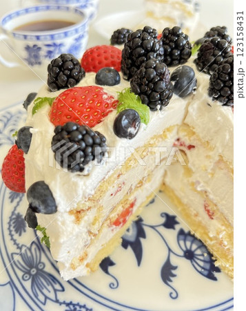 ベリーのケーキを作りました 123158431