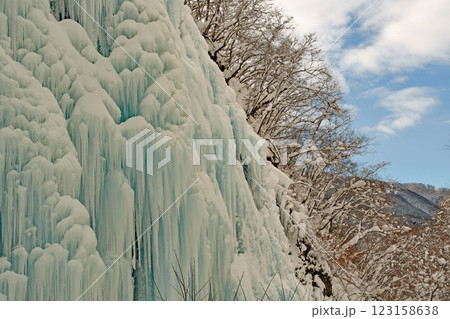 飛騨大鍾乳洞の氷柱 飛騨大鍾乳洞の氷柱 123158638