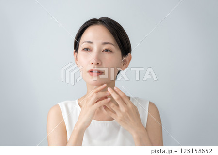 女性 スキンケア 女性 スキンケア 123158652