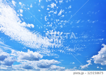 夏の青空と雲 夏の青空と雲 123158673