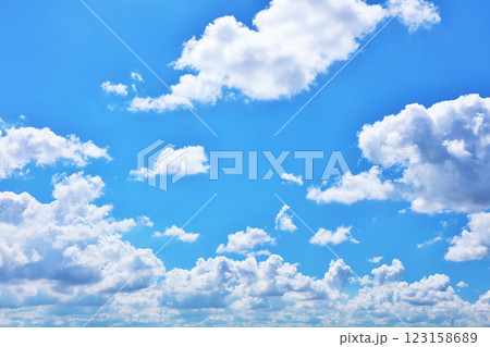 夏の青空と雲 夏の青空と雲 123158689