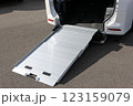 福祉車両のスロープ 123159079