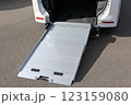 福祉車両のスロープ 123159080