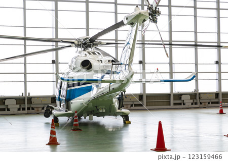 海上保安庁仙台航空基地　海を守る回転翼航空機 123159466