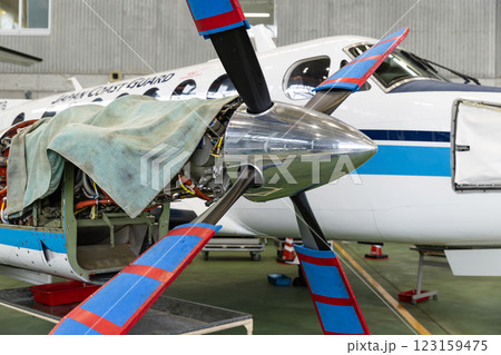 海上保安庁仙台航空基地整備中の航空機 123159475