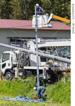 穴掘建柱車による電柱交換工事抜柱工事 穴掘建柱車による電柱交換工事抜柱工事 123160426
