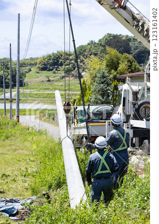 穴掘建柱車による電柱交換工事建柱工事 穴掘建柱車による電柱交換工事建柱工事 123161402
