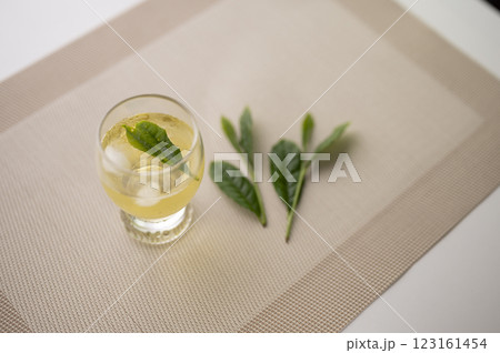 新茶を冷やして頂く 123161454