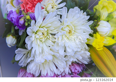 和の趣を感じる、菊入りフラワーアレンジメント 和の趣を感じる、菊入りフラワーアレンジメント 123162014