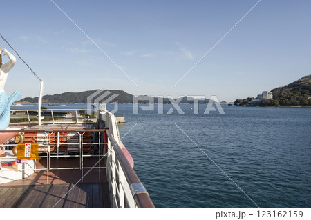 鳥羽湾めぐり遊覧船から望む風景 鳥羽湾めぐり遊覧船から望む風景 123162159