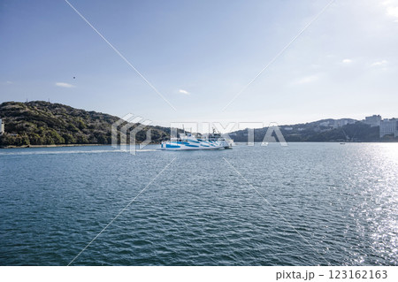 鳥羽に向かう伊勢湾フェリー 鳥羽に向かう伊勢湾フェリー 123162163