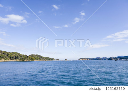 鳥羽湾めぐり遊覧船から伊勢湾、三河湾方向を望む 123162530