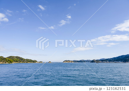 鳥羽湾めぐり遊覧船から伊勢湾、三河湾方向を望む 123162531