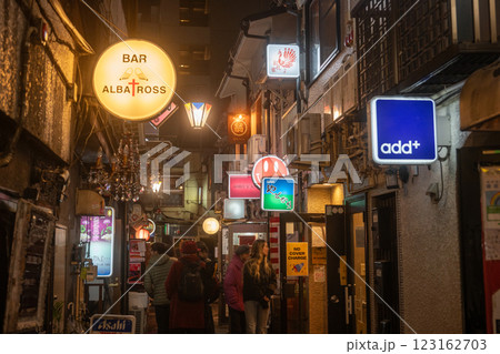 新宿ゴールデン街 123162703