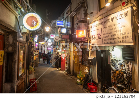 新宿ゴールデン街 123162704