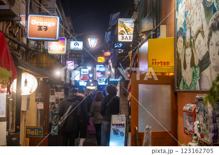 新宿ゴールデン街 123162705