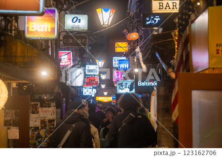 新宿ゴールデン街 123162706