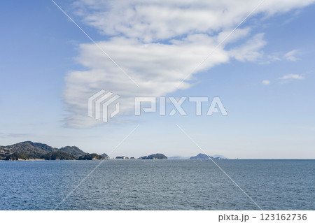 鳥羽湾めぐり遊覧船から答志町、神島方面を望む 123162736