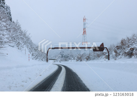 雪の東海北陸道 雪の東海北陸道 123163018
