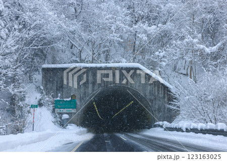 雪の東海北陸道 雪の東海北陸道 123163025