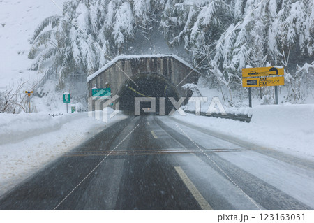 雪の東海北陸道 雪の東海北陸道 123163031