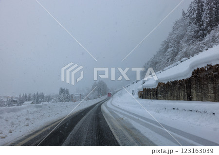 雪の東海北陸道 雪の東海北陸道 123163039