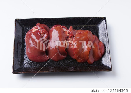 鶏の生レバー 123164366
