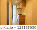新築住宅のきれいなキッチン 123165030